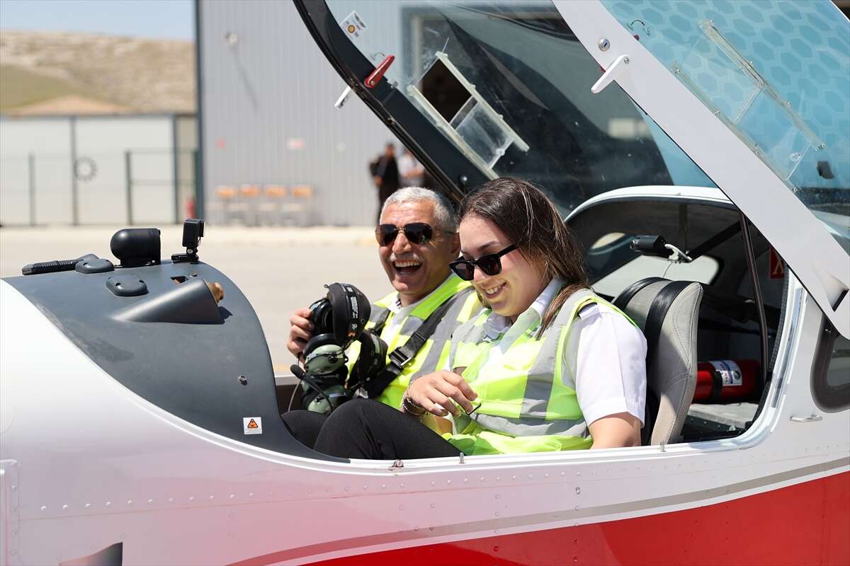 Konya’da pilot kızının Babalar Günü sürprizi havalara uçurdu 13